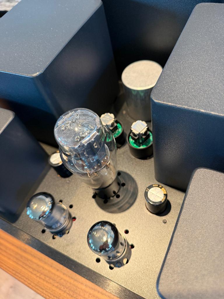 Dion Audio Streamer / DAC / voorversterker / eindversterker, Dion Audio, Versterker, Ophalen of Verzenden, Laurens Jansz. Costerstraat 5 6827 AR ARNHEM
