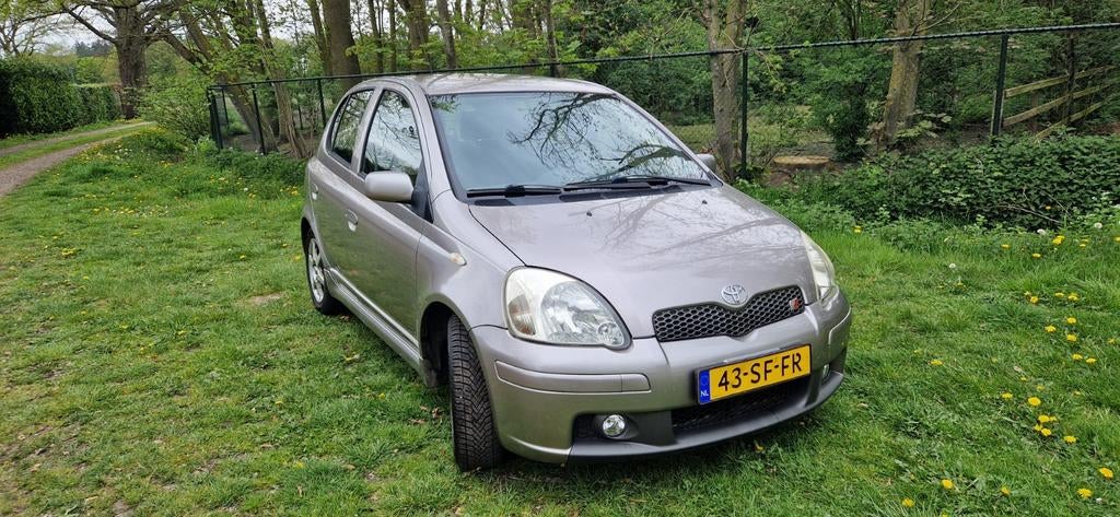 Toyota Yaris 1.5 16V Vvti 5DR T Sport 2005 Grijs, Auto's, 4 cilinders, Metallic lak, 400 kg, Handgeschakeld