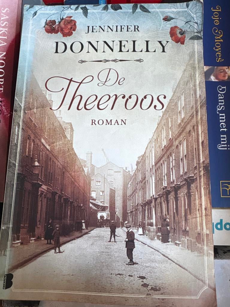 De Theeroos - Jennifer Donnelly, Boeken, Ophalen of Verzenden, Gelezen, Nederland