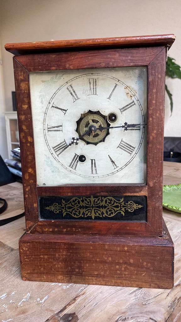 ANSONIA BRASS CO SCHOORSTEENKLOK VAN LICHT HOUT, Antiek en Kunst, Antiek | Klokken, Verzenden