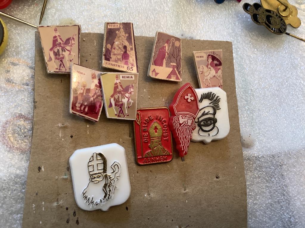 9 speldjes Sint en piet, Verzamelen, Speldjes, Pins en Buttons, Ophalen of Verzenden, Gebruikt, Overige onderwerpen