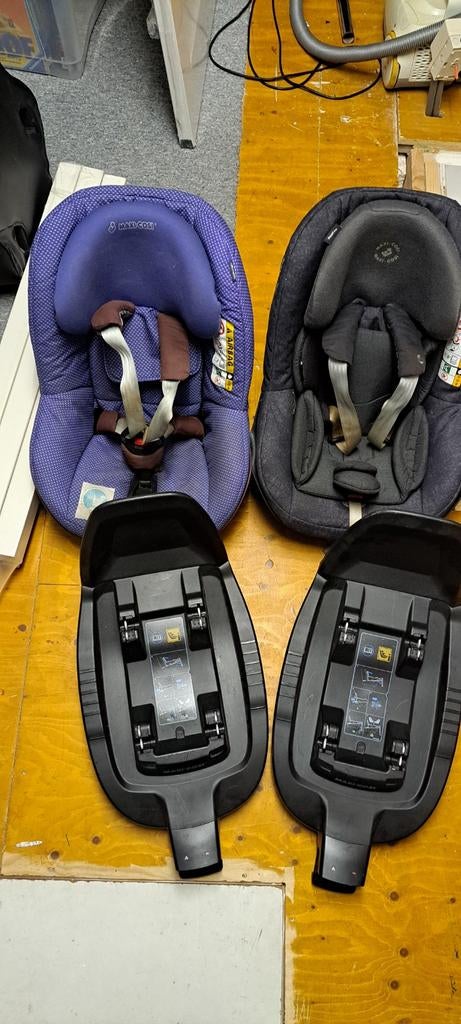 Maxi Cosi autostoeltjes met FamilyFix 2 isofix, Kinderen en Baby's, Autostoeltjes, Ophalen