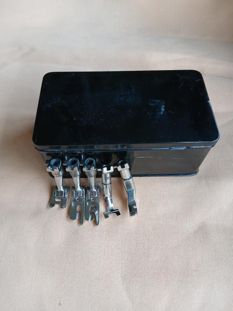 Set naaivoetjes voor BERNINA naaimachine in opbergdoos, Ophalen of Verzenden, Gebruikt, Toebehoren, Overige merken