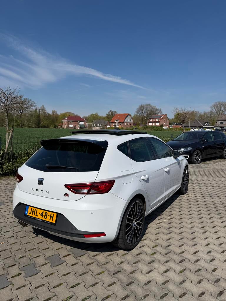 Seat Leon FR 1.8 TSI 180PK Dsg-7 2014 Wit/PANO/TREKHAAK, Auto's, Seat, 1227 kg, 4 cilinders, Wit, Particulier