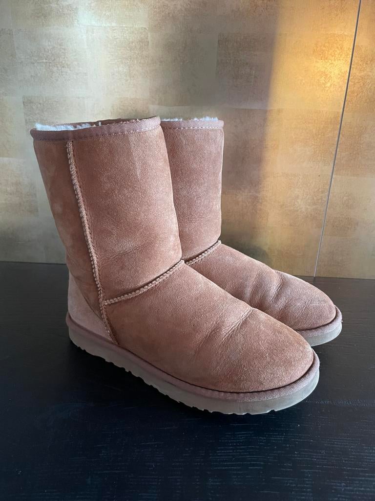 Ugg w classic short, Ophalen, Zo goed als nieuw