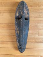 Sepik masker, ca 57 cm hoog en 17 cm breed, Ophalen, Oceanië, Hout, Bruin