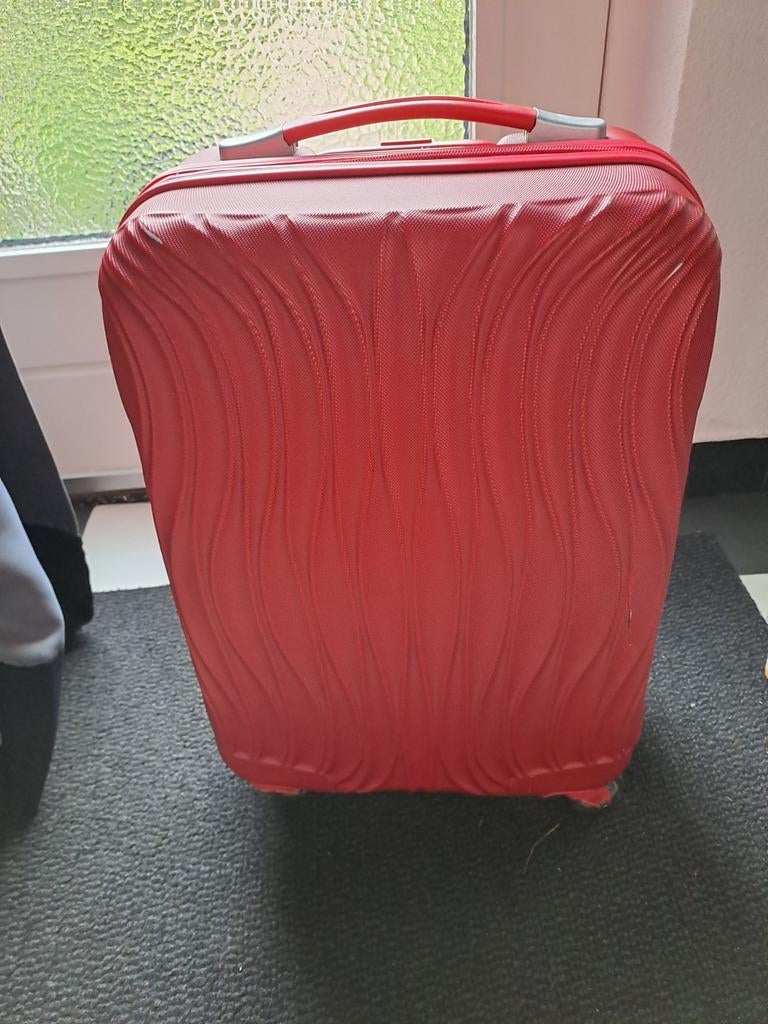 Handige kleine rode handbagage koffer, Ophalen, 40 tot 60 cm, Wieltjes, Gebruikt