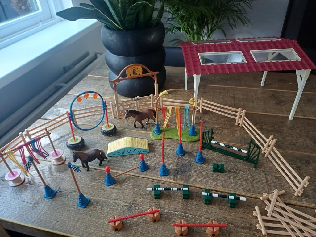 Schleich paardenmanege en hindernissen set, Ophalen