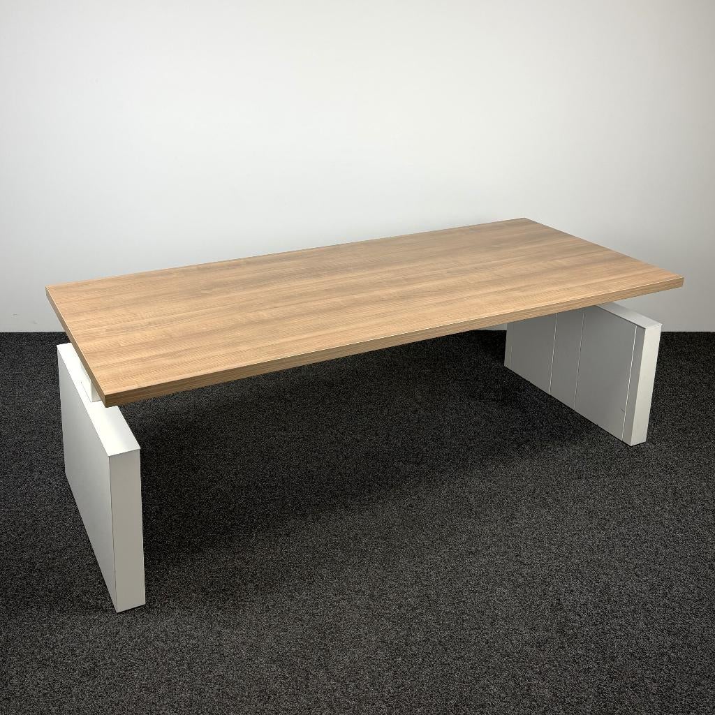Bureau - Inbus Verstelbaar  | 220,5 x 90 cm, Ophalen, In hoogte verstelbaar, Gebruikt