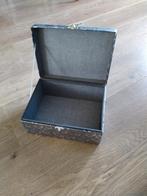 Decoratieve opbergdoos / doos kist met patroon zilver grijs, Ophalen of Verzenden, Gebruikt