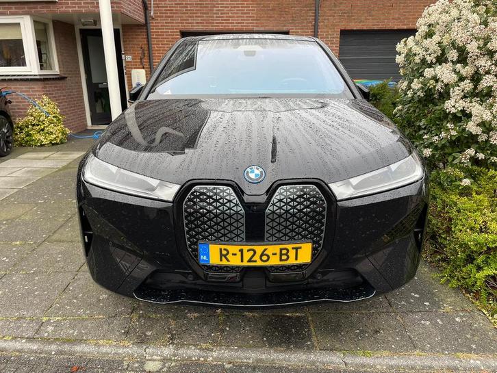BMW iX Xdrive40 326pk Aut 2022 Zwart 425 km actieradius, Auto's, BMW, Particulier, iX, 360° camera, 4x4, ABS, Achteruitrijcamera