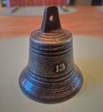 Oude messing schoolbel nr.13 met klepel jaren 30-40, Antiek en Kunst, Ophalen of Verzenden