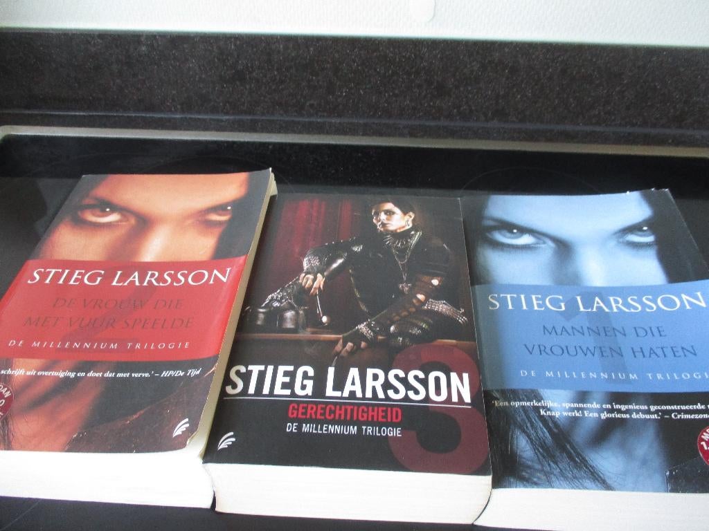 3 boeken Stieg Larsson millennium triology, Ophalen of Verzenden, Gelezen