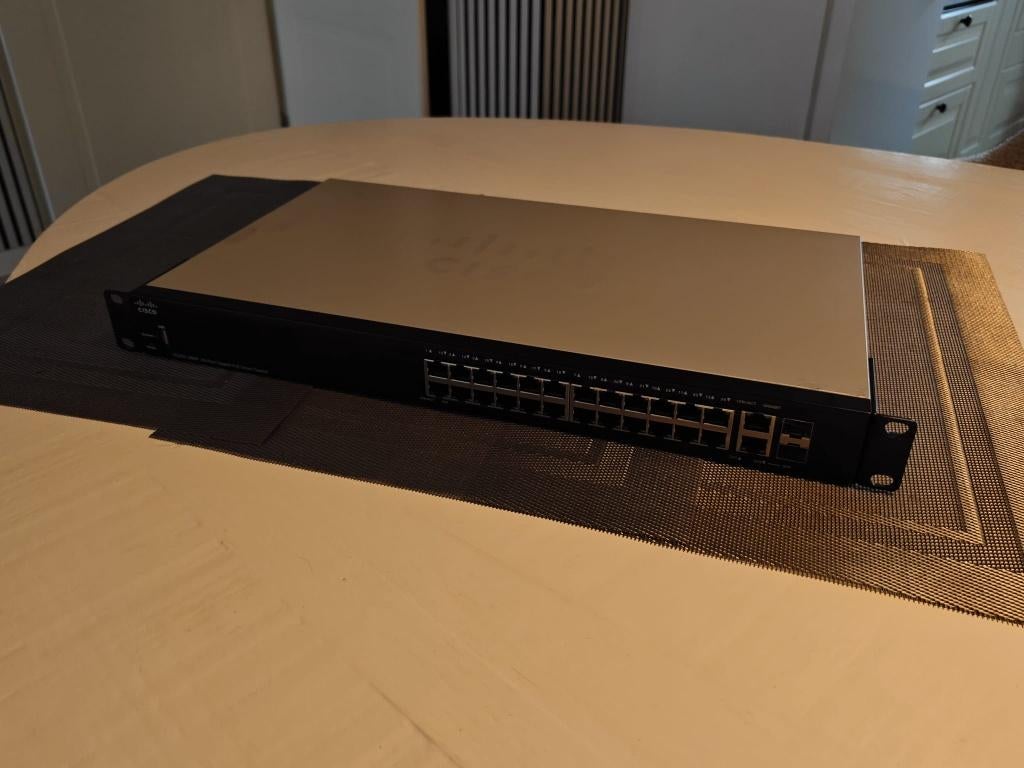 Cisco 24 PoE Switch SG250-26HP, Ophalen, Zo goed als nieuw
