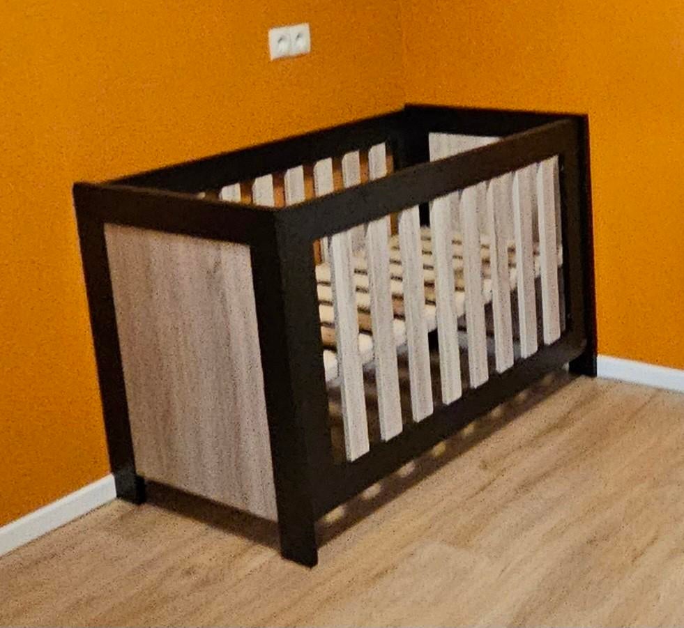 TWF Brentwood ledikant, commode, Aerosleep matras, Ophalen, Zo goed als nieuw, Jongetje of Meisje