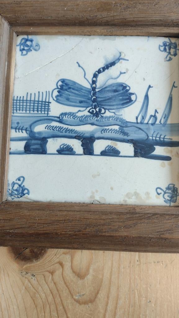 Antieke Delfts blauwe tegel met libel in lijst, Ophalen of Verzenden