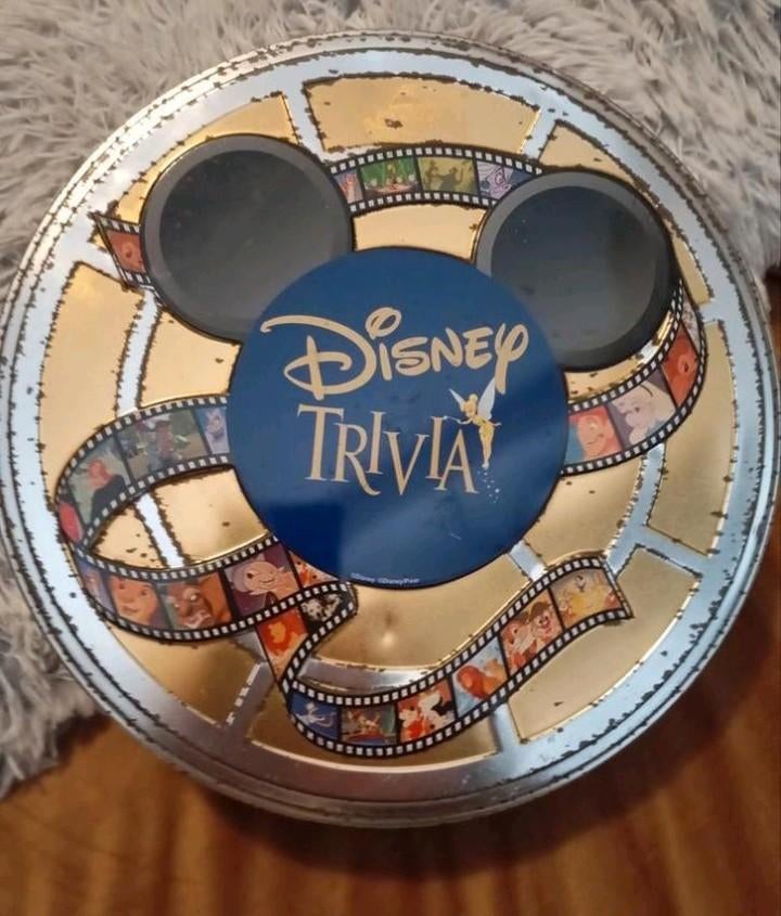 DISNEY TRIVIAL PURSUIT MET DVD NU 12€ ZIE FOTO,S., Ophalen of Verzenden, Overige figuren, Overige typen