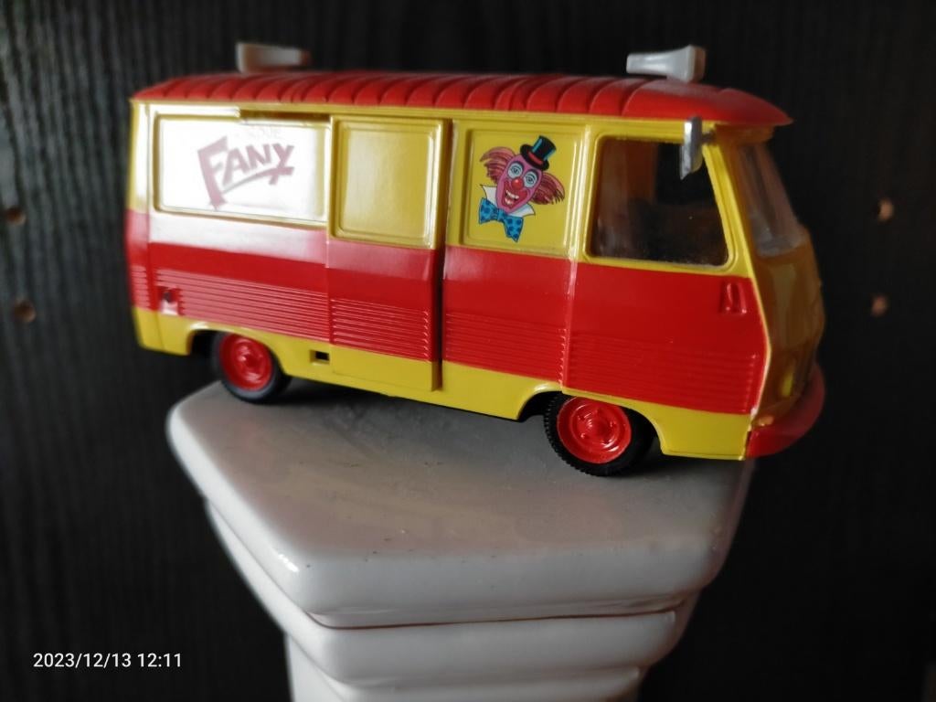 Peugeot J7 Circus Fanny, Ophalen of Verzenden, Auto, Norev