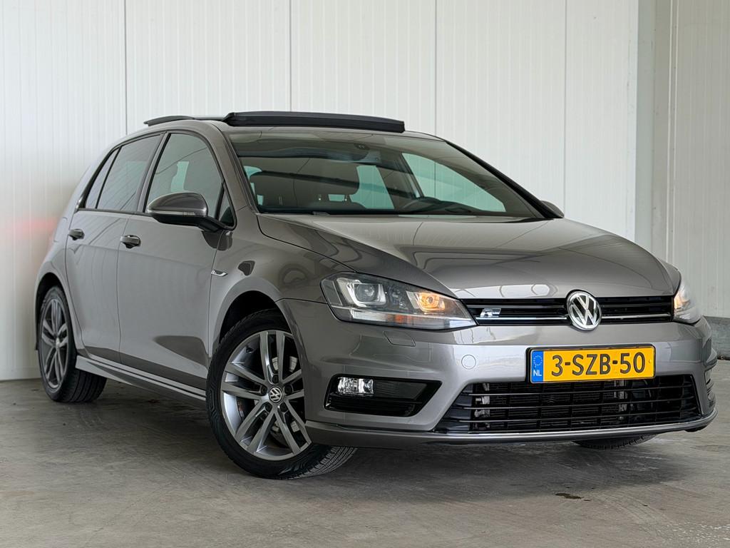 Volkswagen Golf 1.2 TSI Highline R-line Pano! Camera!, Auto's, Volkswagen, Euro 5, Gebruikt, 4 cilinders, 620 kg