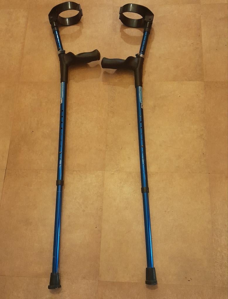 Elleboog krukken, Diversen, Ophalen