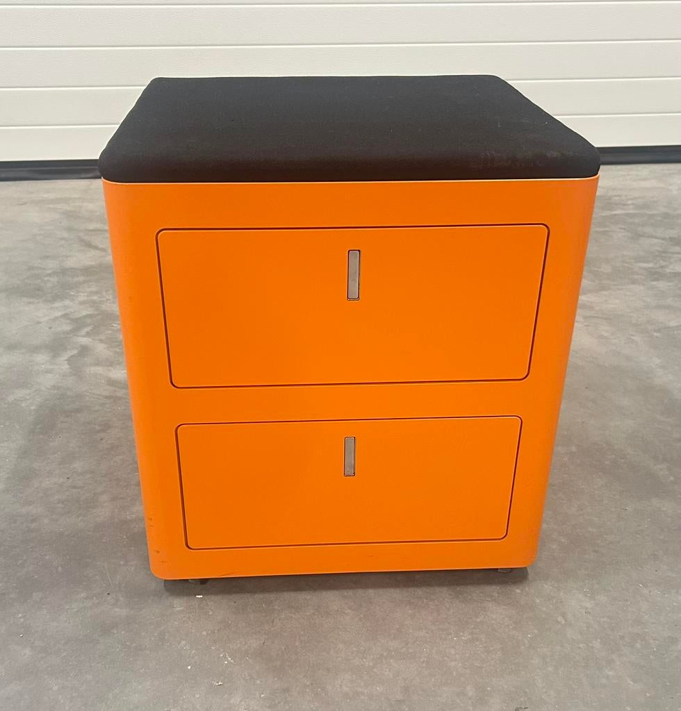 Ladeblok ORANJE verrijdbaar + zitvlak, Ophalen of Verzenden