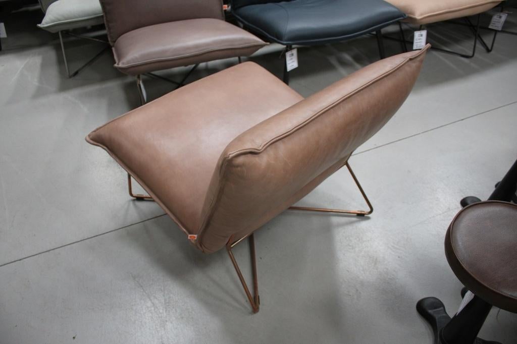 Luxe fauteuil EARL Jess Design koper leer Royal Beige, Huis en Inrichting, Fauteuils, Ophalen, 75 tot 100 cm, Zo goed als nieuw