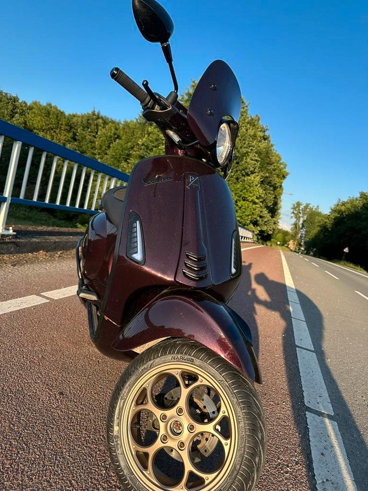 Vespa primavera 4t4v full option custom, Fietsen en Brommers, Scooters | Vespa, Zo goed als nieuw, Overige modellen, Maximaal 45 km/u