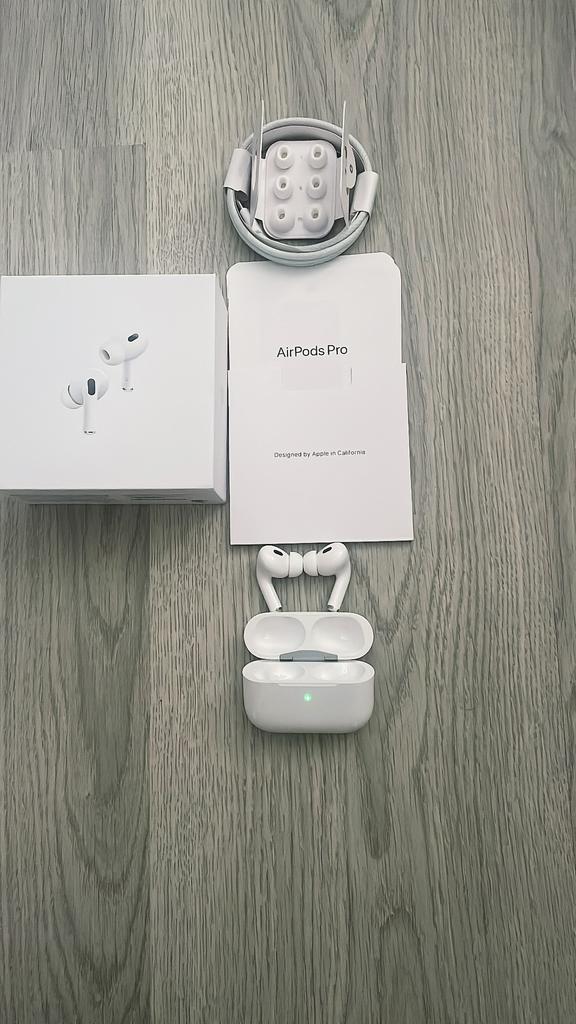 Airpods pro 2 met active noise cancelation, Telecommunicatie, Mobiele telefoons | Oordopjes, Ophalen of Verzenden, Nieuw, In oorschelp (earbud)