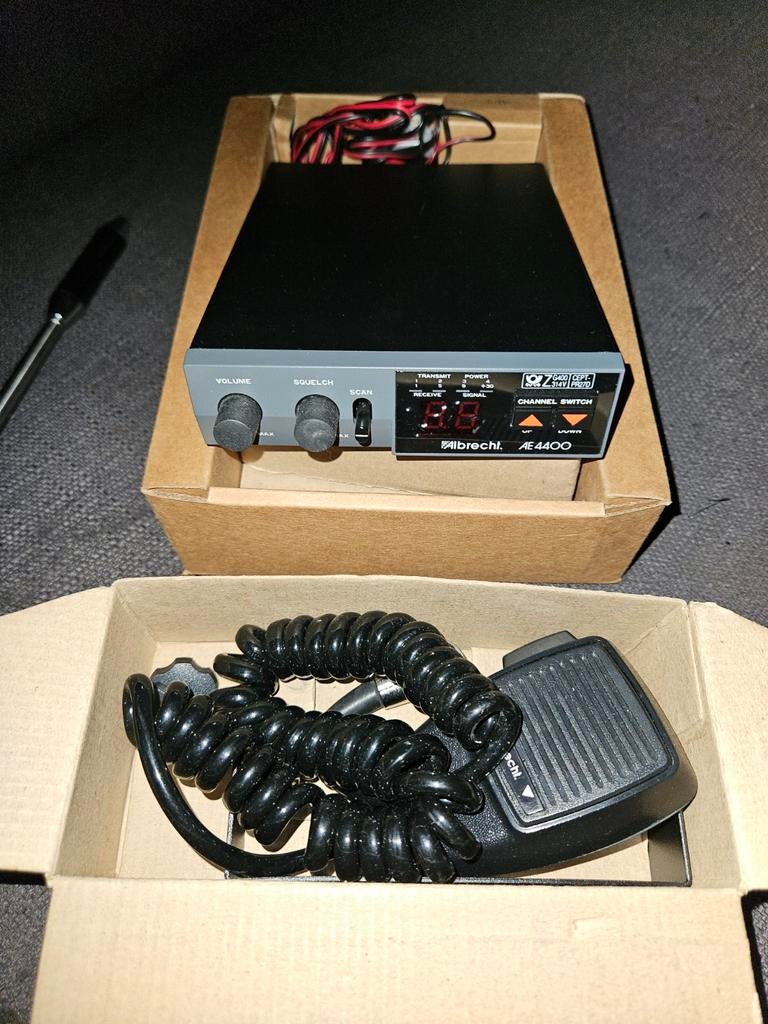 In nieuwstaat Albrecht AE 4400 27mc bak met antenne, Ophalen of Verzenden, Zo goed als nieuw