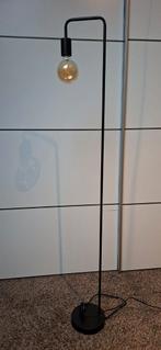 Moderne zwarte staande lamp met Edison gloeilamp, Huis en Inrichting, Modern, Industrieel, Ophalen of Verzenden, Zo goed als nieuw