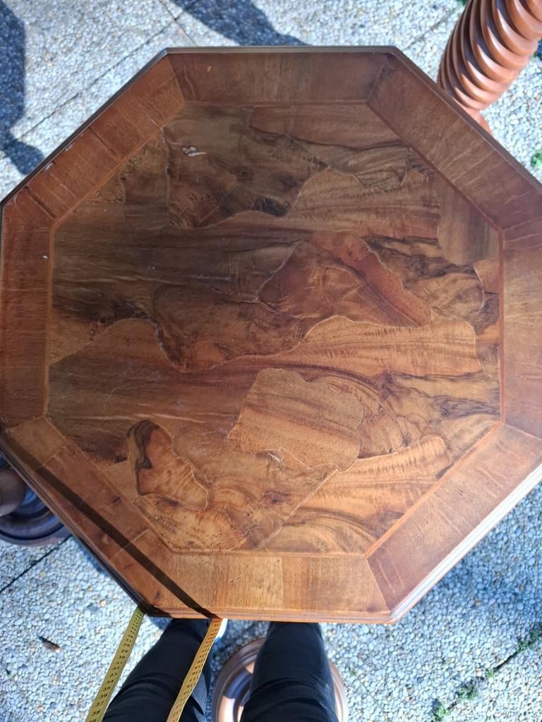 Klassieke bijzettafel/ koffietafel met wortelhouten blad, Ophalen