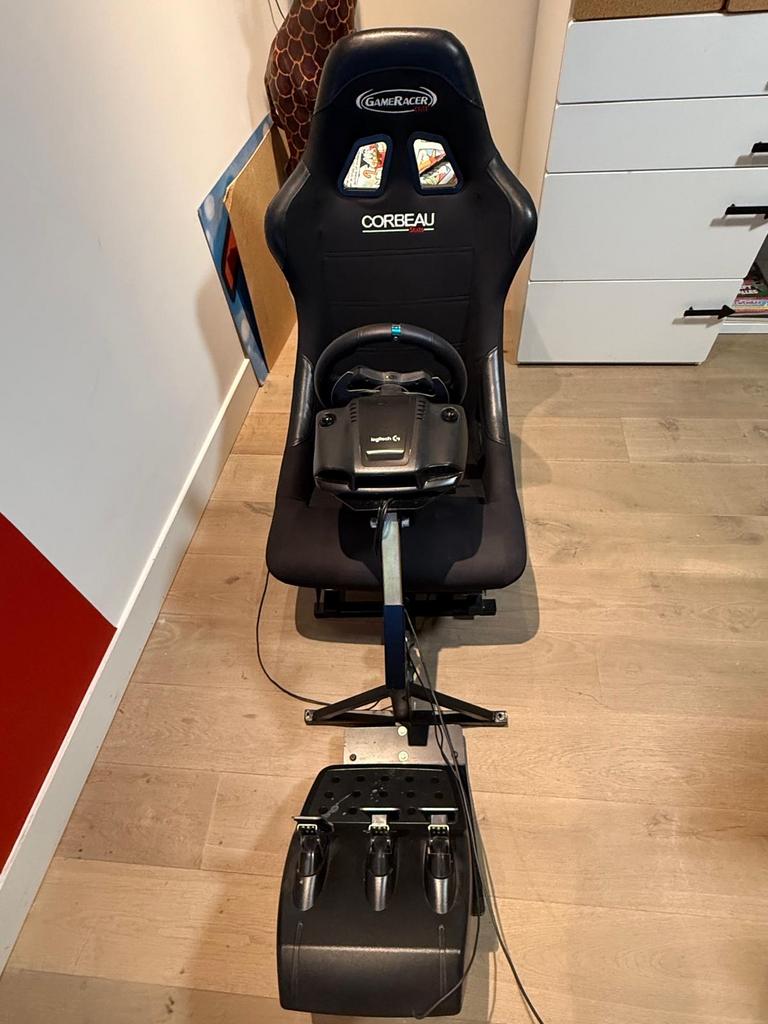 Racestoel set met Logitech stuur en pedalen, Ophalen, Gebruikt, 1 speler, Racen en Vliegen