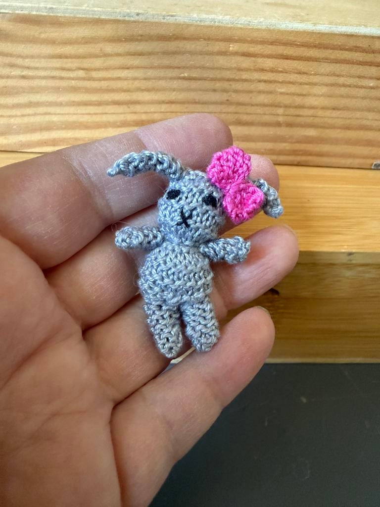 Knuffel konijn - ca 5cm - handwerk, Ophalen of Verzenden, Zo goed als nieuw, Poppenhuis