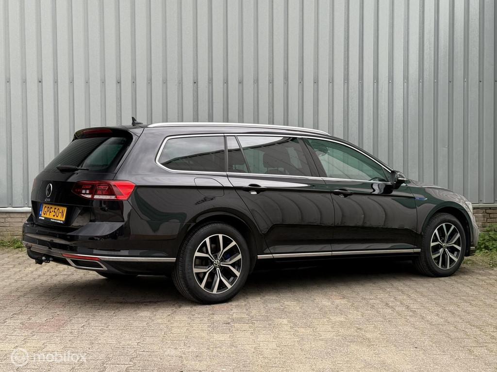 Volkswagen Passat Variant 1.4 TSI PHEV GTE | 360 camera |, 4 cilinders, Zwart, Hybride Elektrisch/Benzine, 1600 kg