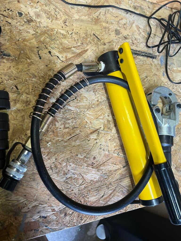 Hydraulische perstang met V en TH bekken, Ophalen, Gebruikt