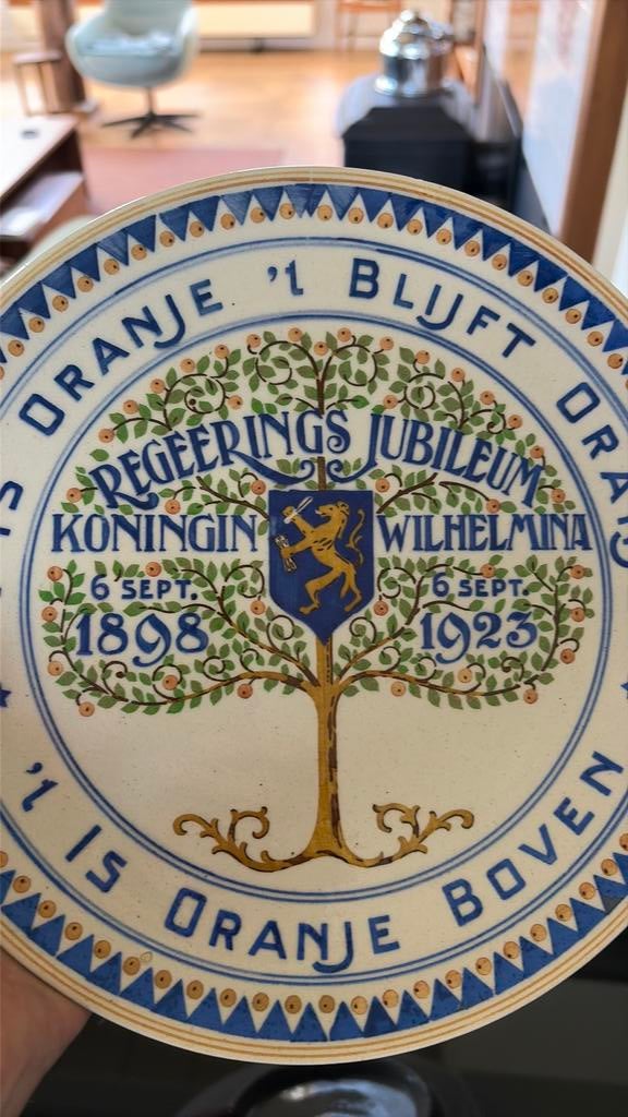 Wandbord uit 1923 tgv 25 jarig jubileum Koningin Wilhelmina, Verzamelen, Koninklijk Huis en Royalty, Ophalen of Verzenden, Zo goed als nieuw