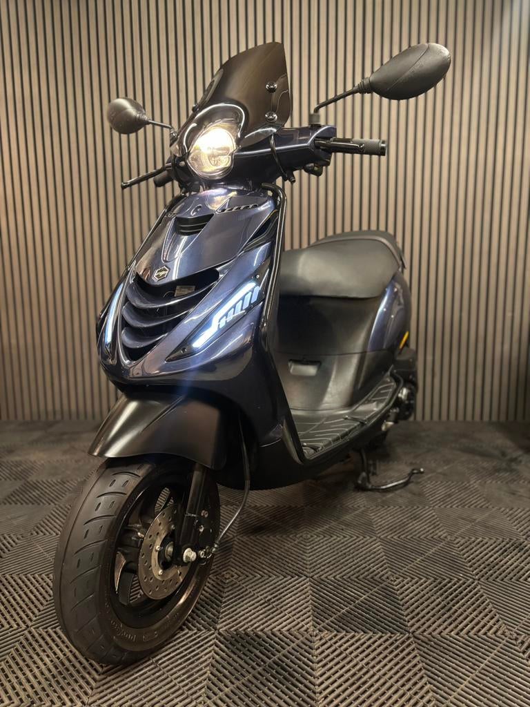 PIAGGIO ZIP BROM 4T 3V 2018 FULL OPTION MIDNIGHT BLUE, Maximaal 45 km/u, Zip, Ophalen of Verzenden, Zo goed als nieuw