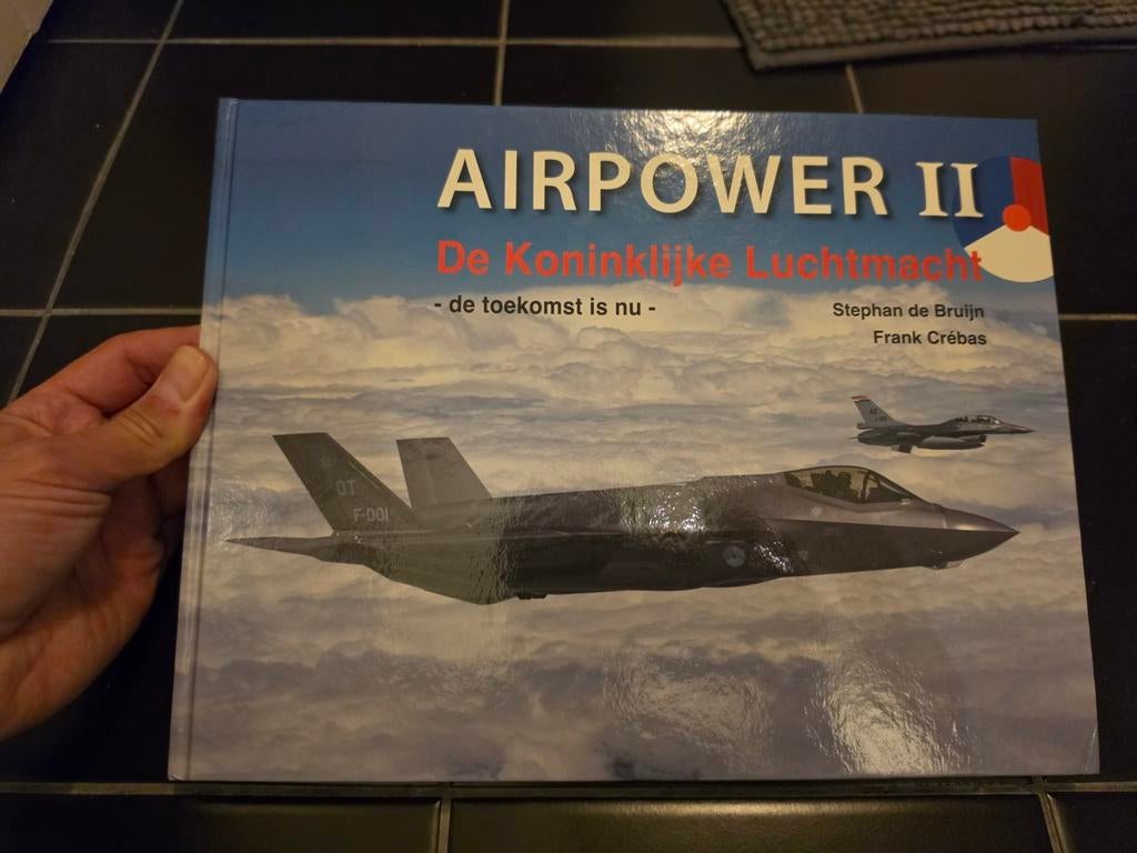 Nederlandse Luchtmach Airpower II: De Koninklijke Luchtmacht, Ophalen of Verzenden, Zo goed als nieuw, 1945 tot heden, Luchtmacht