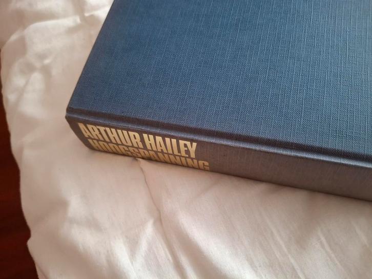 Hoogspanning door Arthur Hailey. Gebonden uitgave, Boeken, Romans, Gelezen, Ophalen of Verzenden