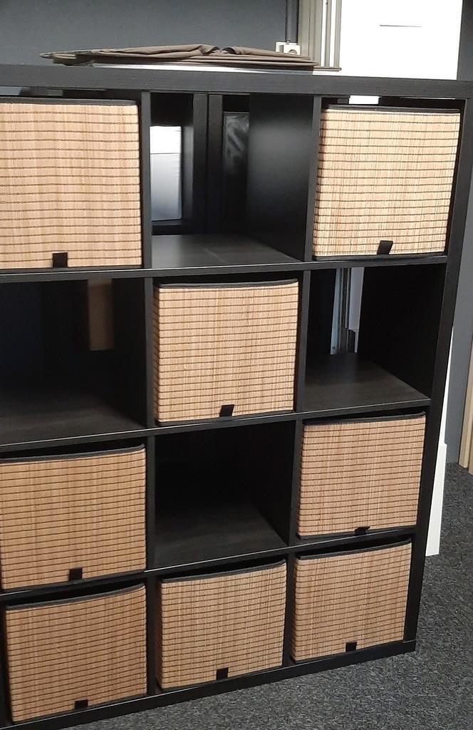 Ikea kallax Vakkenkast met 8 gnabbas manden, Huis en Inrichting, Kasten | Boekenkasten, Zo goed als nieuw, Ophalen