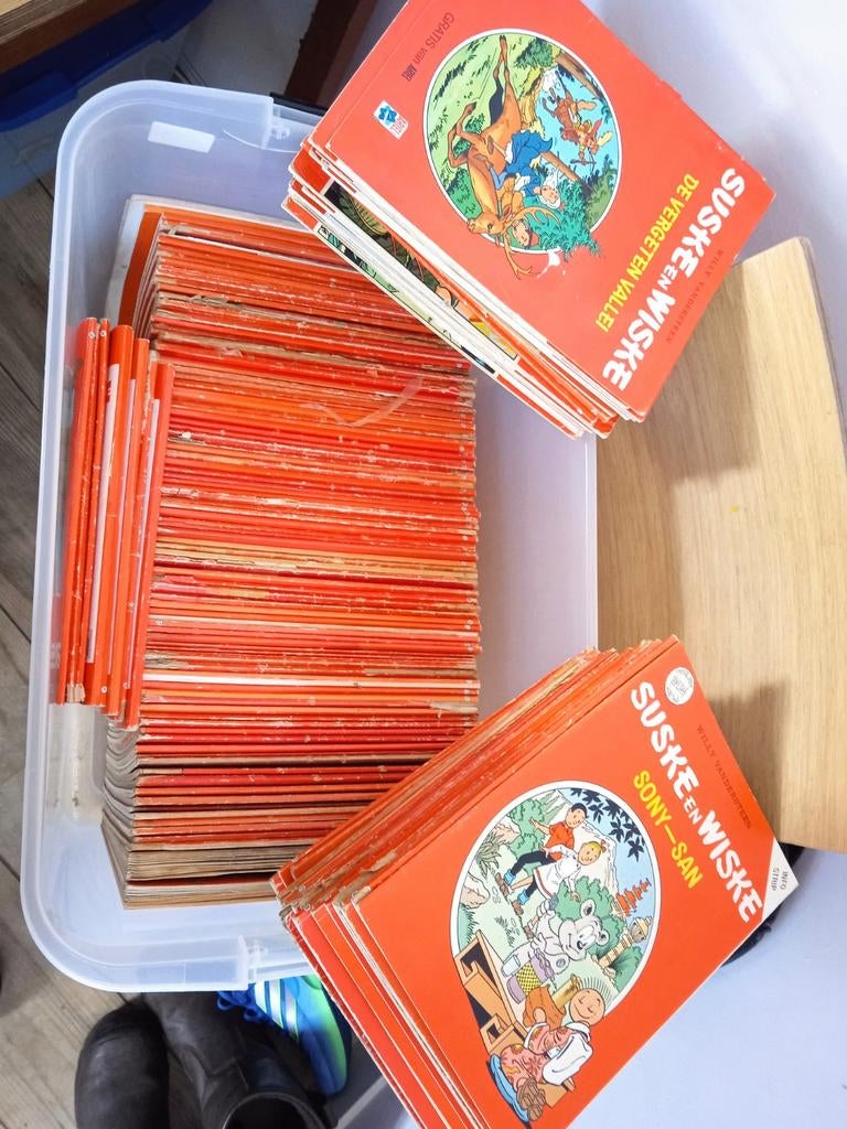 Mooie kist vol Suske en Wiske stripboeken, Boeken, Meerdere stripboeken, Ophalen of Verzenden, Gelezen