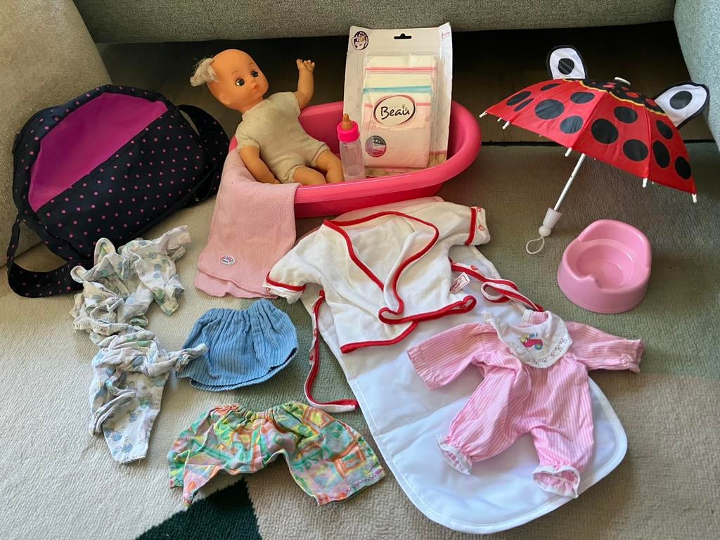 Pop met accessoires, Ophalen of Verzenden, Gebruikt, Babypop