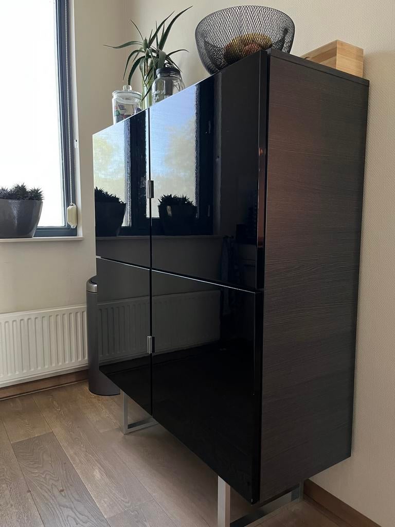 4-deurs kast hoogglans zwart (geschikt voor servies), Huis en Inrichting, Kasten | Dressoirs, Ophalen, Met plank(en), Gebruikt