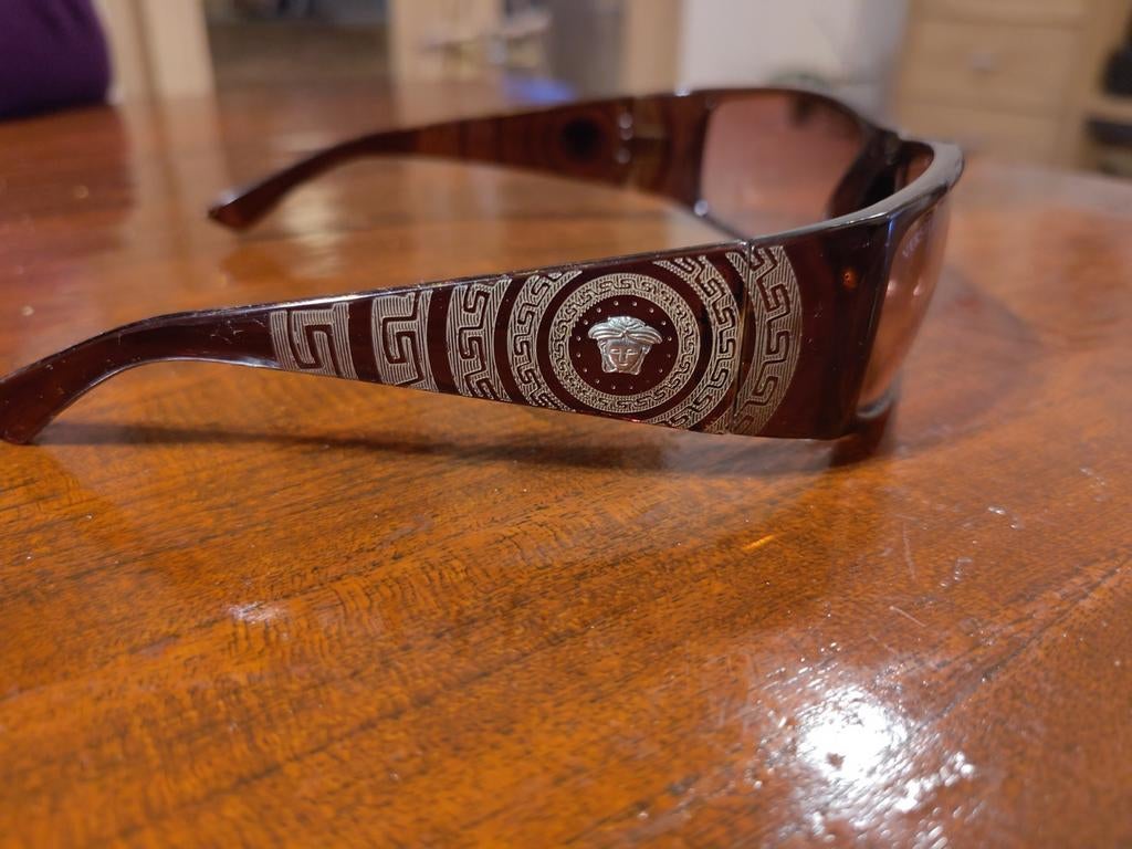 Authentieke Versace zonnebril met doos en toebehoren, Sieraden, Tassen en Uiterlijk, Zonnebrillen en Brillen | Dames, Ophalen