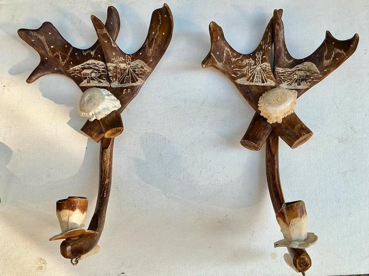 2 rendier kaarsenwandkandelaars. Samen - of Sami volkskunst., Antiek en Kunst, Antiek | Kandelaars, Overige materialen, Ophalen of Verzenden