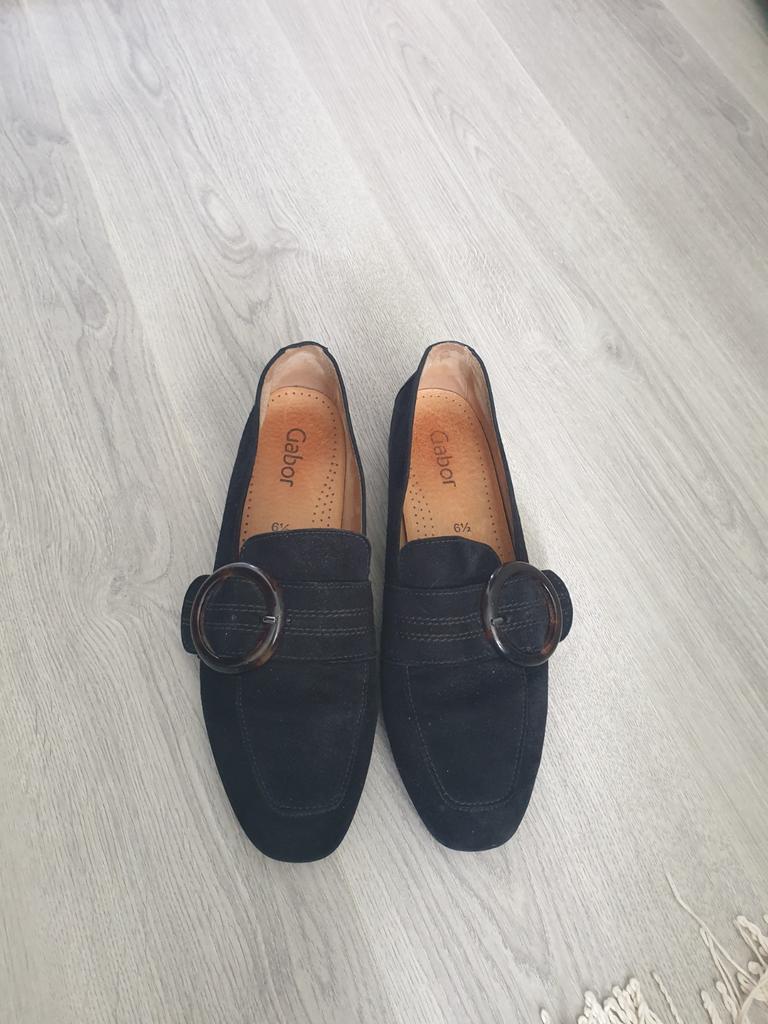 Gabor suède instappers met gesp - Zwart, Kleding | Dames, Schoenen, Gabor, Ophalen of Verzenden, Zo goed als nieuw, Instappers