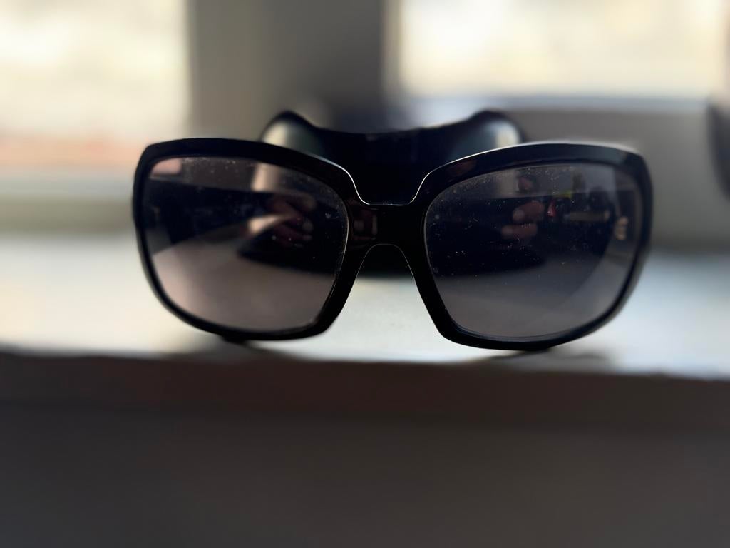 Fendi Zonnebril Zwart, Sieraden, Tassen en Uiterlijk, Zonnebrillen en Brillen | Dames, Overige merken, Gebruikt, Zonnebril, Zwart