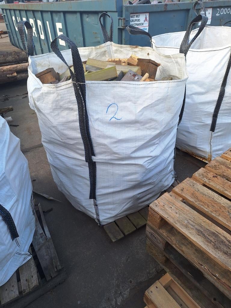 Haardhout van gezaagde pallets, 1 kuub, Minder dan 3 m³, Ophalen