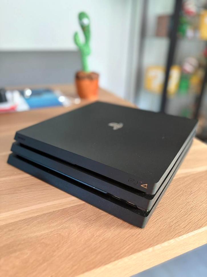 Playstation 4 Pro (PS4 Pro) €180, Spelcomputers en Games, Spelcomputers | Sony PlayStation 4, Gebruikt, Pro, Met 3 controllers of meer