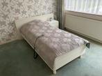 Bed electrisch te bedienen met bijbehorende kastjes, Huis en Inrichting, Ophalen, 90 cm, Eenpersoons, Wit